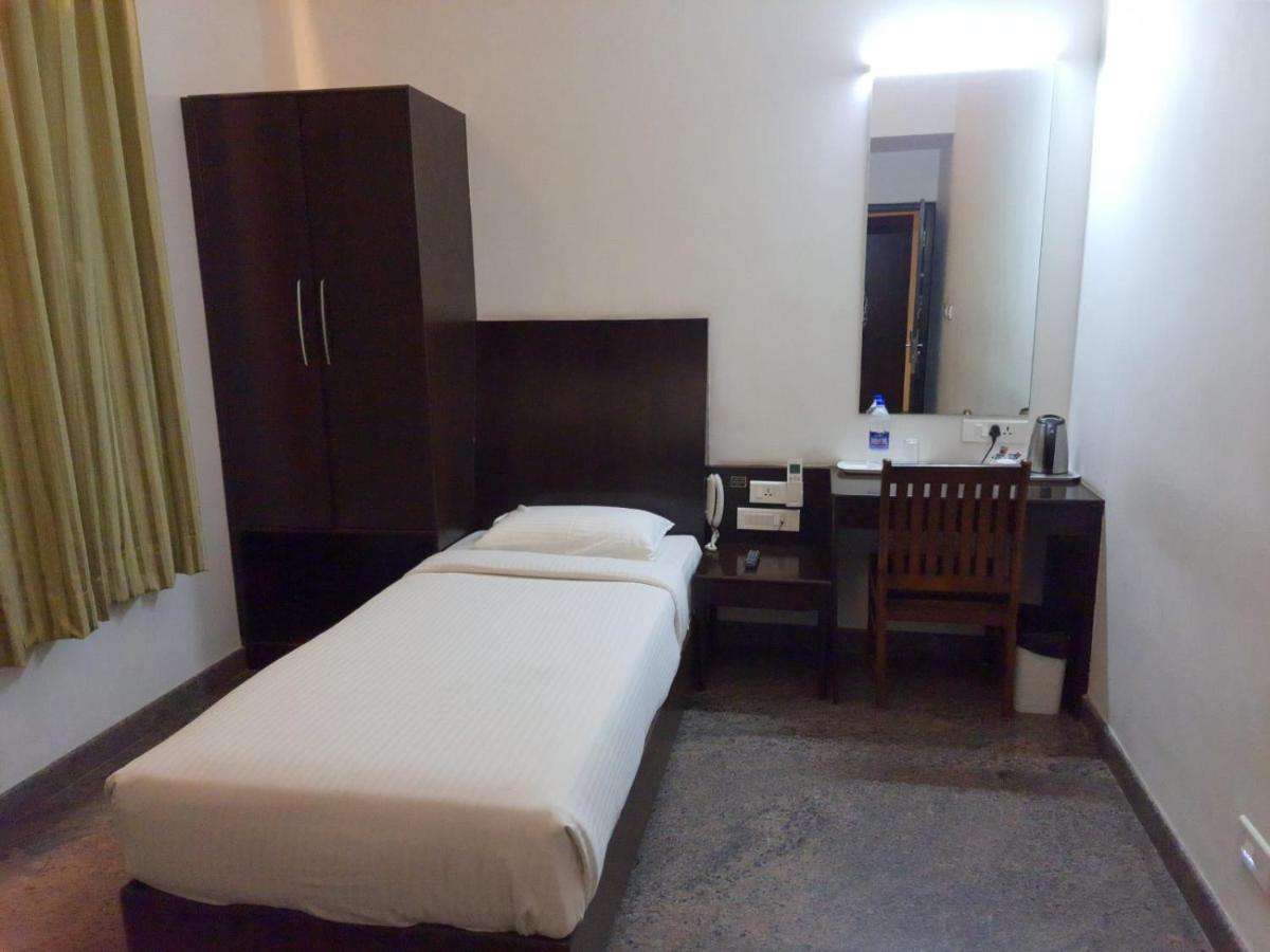 Kr Inn Hotel & Convention Centre Bangalore Buitenkant foto